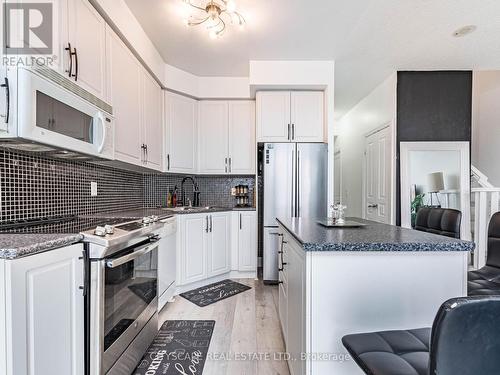 703 - 220 Burnhamthorpe Road W, Mississauga, ON - Indoor Photo Showing Kitchen With Upgraded Kitchen