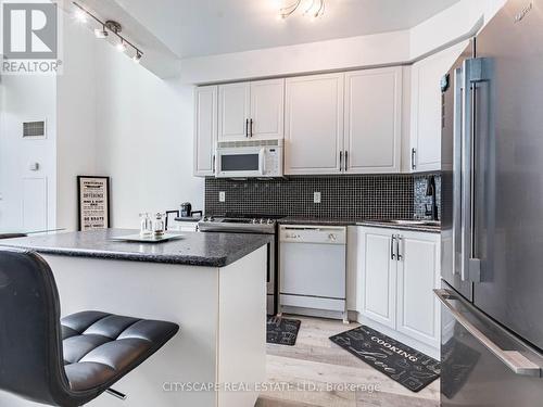 703 - 220 Burnhamthorpe Road W, Mississauga, ON - Indoor Photo Showing Kitchen With Upgraded Kitchen