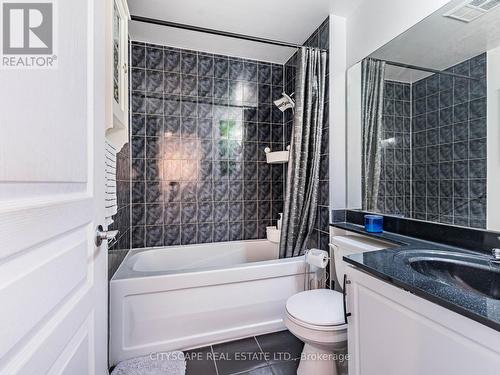 703 - 220 Burnhamthorpe Road W, Mississauga, ON - Indoor Photo Showing Bathroom