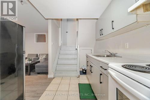 106 Horton Crescent, Brampton, ON - Indoor Photo Showing Kitchen