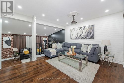 106 Horton Crescent, Brampton, ON - Indoor Photo Showing Living Room