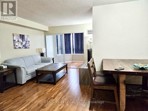 1910 - 135 Hillcrest Avenue, Mississauga, ON - Indoor Photo Showing Living Room