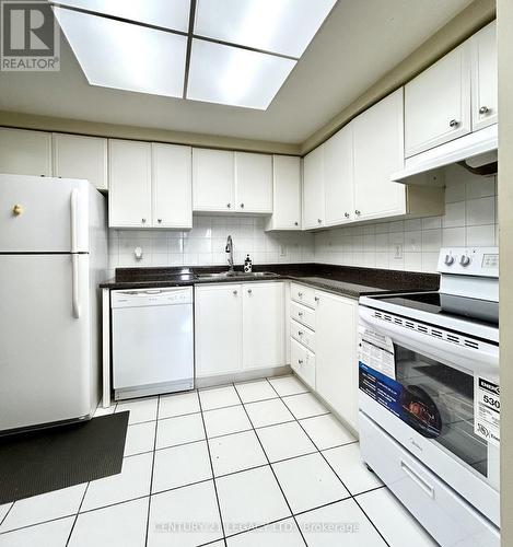 1910 - 135 Hillcrest Avenue, Mississauga, ON - Indoor Photo Showing Kitchen