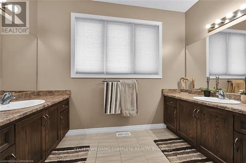 35 Willowbanks Terrace, Hamilton, ON - Indoor Photo Showing Bathroom