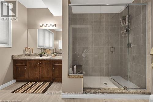 35 Willowbanks Terrace, Hamilton, ON - Indoor Photo Showing Bathroom