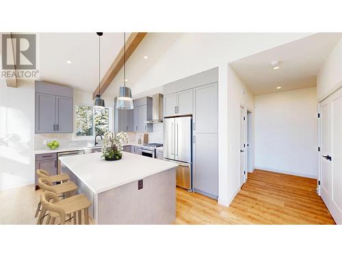 7078 White Tail Lane, Radium Hot Springs, BC - Indoor Photo Showing Kitchen