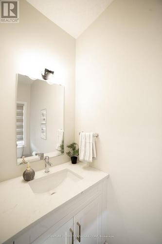 130 Knott Drive, London, ON - Indoor Photo Showing Bathroom