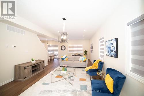 130 Knott Drive, London, ON - Indoor Photo Showing Living Room