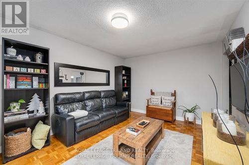 151 Paperbirch Crescent, London, ON - Indoor Photo Showing Living Room