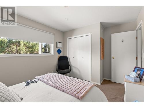 130 Dundas Road Unit# 5, Kelowna, BC - Indoor Photo Showing Bedroom