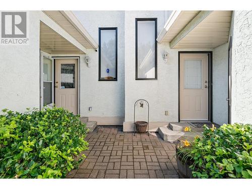 130 Dundas Road Unit# 5, Kelowna, BC - Outdoor With Exterior