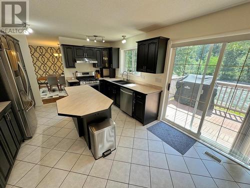 454 Corina Avenue, Princeton, BC - Indoor Photo Showing Kitchen With Double Sink