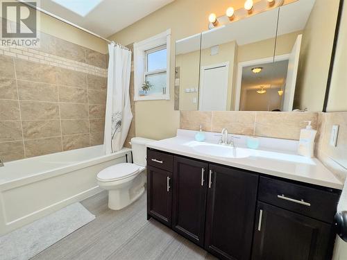 454 Corina Avenue, Princeton, BC - Indoor Photo Showing Bathroom