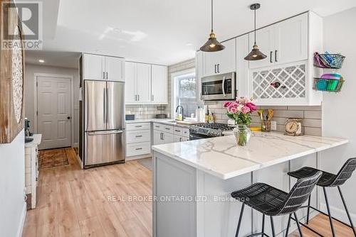 2913 Ridgemount Road, Fort Erie (327 - Black Creek), ON - Indoor Photo Showing Kitchen With Upgraded Kitchen