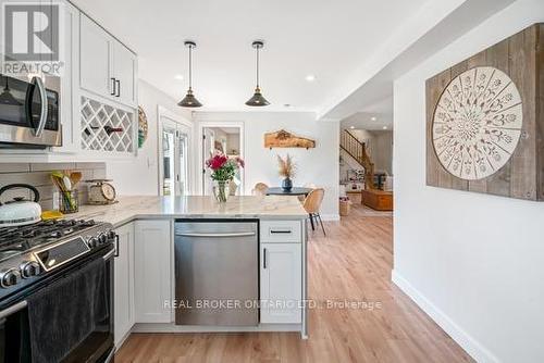 2913 Ridgemount Road, Fort Erie (327 - Black Creek), ON - Indoor Photo Showing Kitchen With Upgraded Kitchen