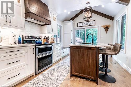 9 Hilda Street, Welland (767 - N. Welland), ON - Indoor Photo Showing Kitchen With Upgraded Kitchen