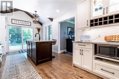 9 Hilda Street, Welland (767 - N. Welland), ON - Indoor Photo Showing Kitchen