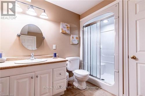 9 Hilda Street, Welland (767 - N. Welland), ON - Indoor Photo Showing Bathroom