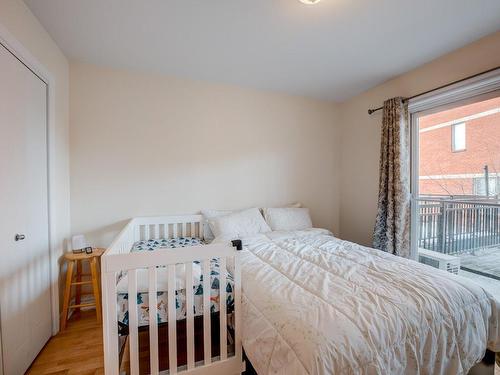 Master bedroom - 7167 Av. Pierre-De Coubertin, Montréal (Mercier/Hochelaga-Maisonneuve), QC - Indoor Photo Showing Bedroom