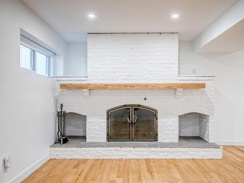 Family room - 152 Rue De Callières, Saint-Bruno-De-Montarville, QC - Indoor With Fireplace