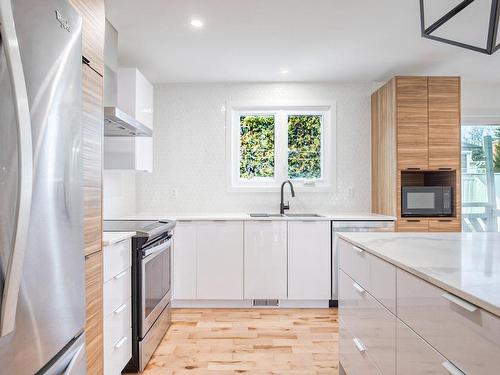 Kitchen - 152 Rue De Callières, Saint-Bruno-De-Montarville, QC - Indoor Photo Showing Kitchen With Upgraded Kitchen