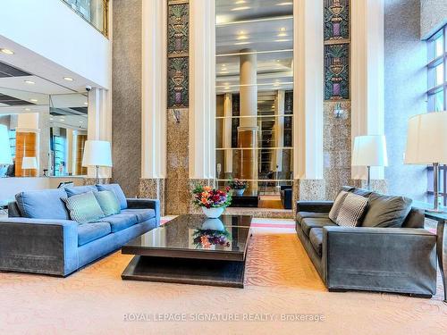 704-1001 Bay St, Toronto, ON - Indoor Photo Showing Living Room