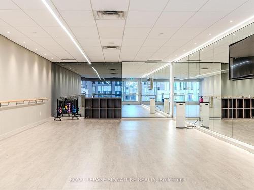 704-1001 Bay St, Toronto, ON - Indoor