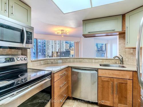 704-1001 Bay St, Toronto, ON - Indoor Photo Showing Kitchen With Double Sink