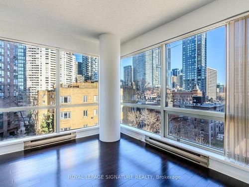 704-1001 Bay St, Toronto, ON - Indoor