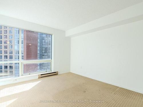 704-1001 Bay St, Toronto, ON - Indoor Photo Showing Other Room