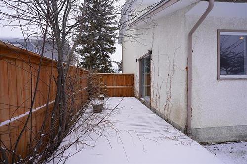 71 Granada Cr, Winnipeg, MB 