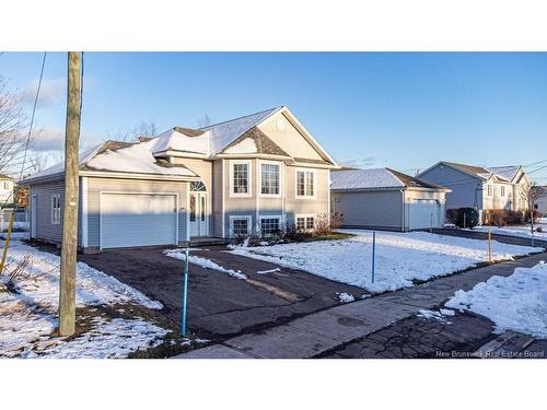 355 Twin Oaks Dr, Moncton, NB 