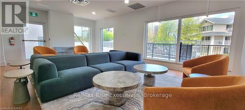 1603 - 150 Marketplace Avenue, Ottawa, ON - Indoor Photo Showing Living Room