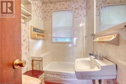 94 Willow Point Lane, Greater Napanee, ON - Indoor Photo Showing Bathroom