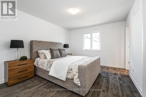 201 Peacock Drive, Russell, ON - Indoor Photo Showing Bedroom