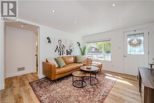 34 Menzie Avenue, Guelph (Two Rivers), ON - Indoor Photo Showing Living Room