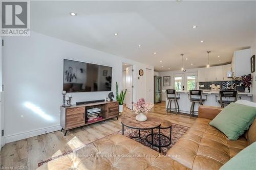 34 Menzie Avenue, Guelph (Two Rivers), ON - Indoor Photo Showing Living Room