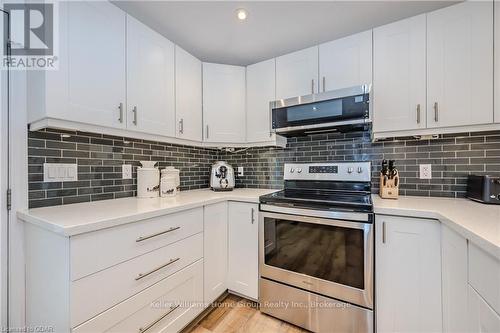 34 Menzie Avenue, Guelph (Two Rivers), ON - Indoor Photo Showing Kitchen With Upgraded Kitchen