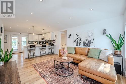 34 Menzie Avenue, Guelph (Two Rivers), ON - Indoor Photo Showing Living Room