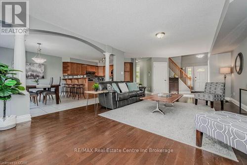 61 Marsh Crescent, Guelph (Pine Ridge), ON - Indoor Photo Showing Living Room