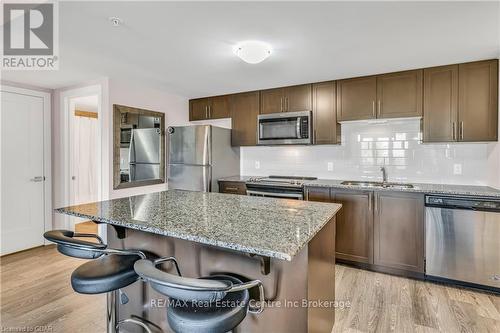 408 - 104 Summit Ridge Drive, Guelph (Grange Hill East), ON - Indoor Photo Showing Kitchen With Upgraded Kitchen