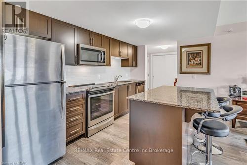 408 - 104 Summit Ridge Drive, Guelph (Grange Hill East), ON - Indoor Photo Showing Kitchen