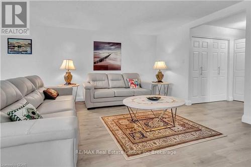 205 - 358 Waterloo Avenue, Guelph (Central West), ON - Indoor Photo Showing Living Room