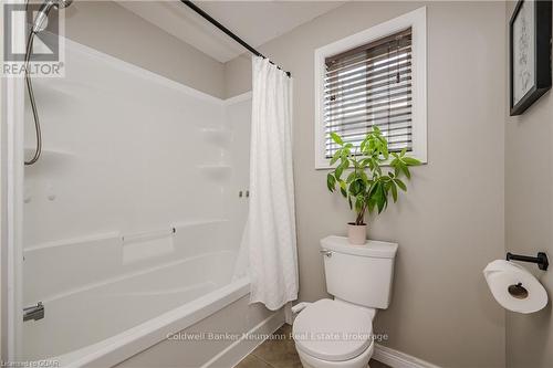 47 Bowen Drive, Guelph (Brant), ON - Indoor Photo Showing Bathroom