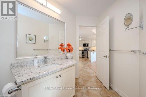 D403 - 71 Bayberry Drive, Guelph (Village), ON - Indoor Photo Showing Bathroom