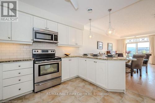 D403 - 71 Bayberry Drive, Guelph (Village), ON - Indoor Photo Showing Kitchen With Upgraded Kitchen