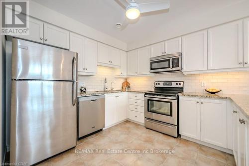 D403 - 71 Bayberry Drive, Guelph (Village), ON - Indoor Photo Showing Kitchen