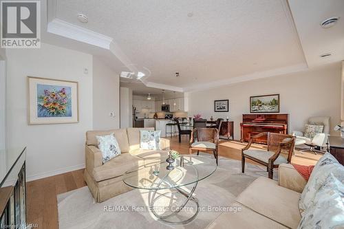 D403 - 71 Bayberry Drive, Guelph (Village), ON - Indoor Photo Showing Living Room