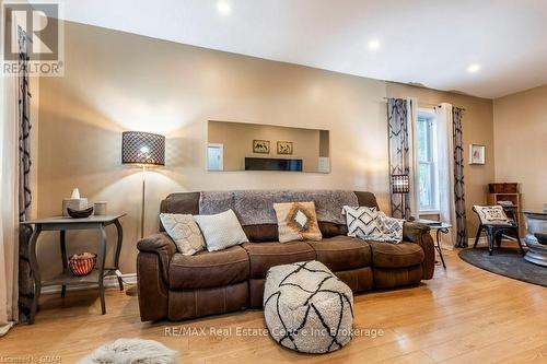 377 York Road, Guelph (Two Rivers), ON - Indoor Photo Showing Living Room