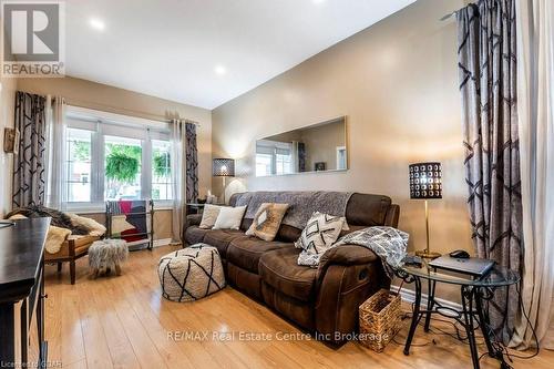 377 York Road, Guelph (Two Rivers), ON - Indoor Photo Showing Living Room